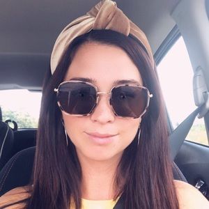 Meet your Posher, Carly